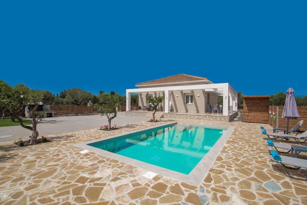 Vila Saliaj